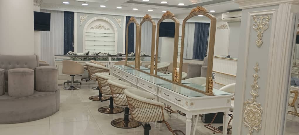 استخدام پرسنل سالن زیبایی نیایش در همه لاین ها