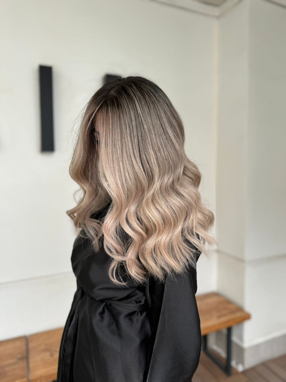 دستیار حرفه ای رنگ و لایت با شرایط عالی