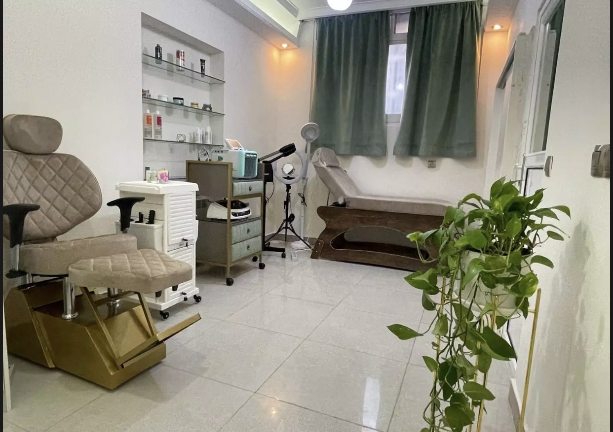 اجاره میز ناخن و تخت مژه یا فیبروز
