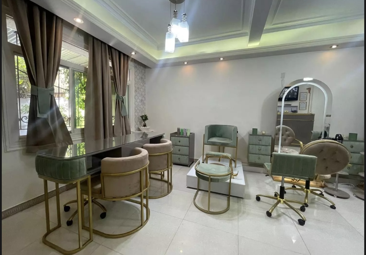 اجاره میز ناخن و تخت مژه یا فیبروز