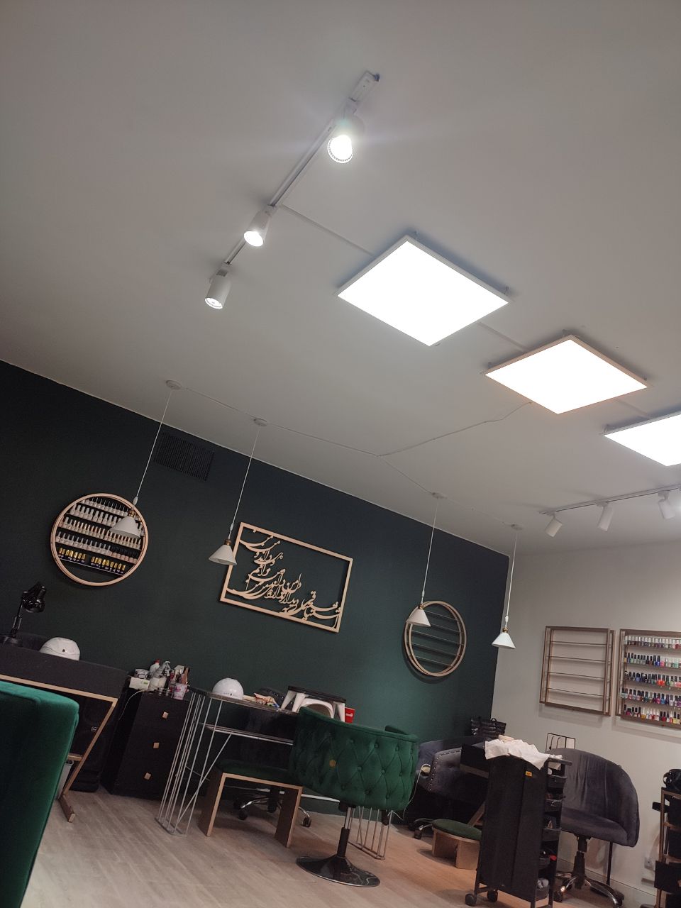 اجاره میز ناخن وتخت مژه تتوکار ،رنگ ولایت 