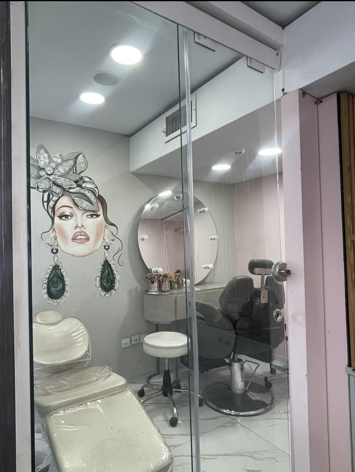 اجاره میز،تخت،اتاق 