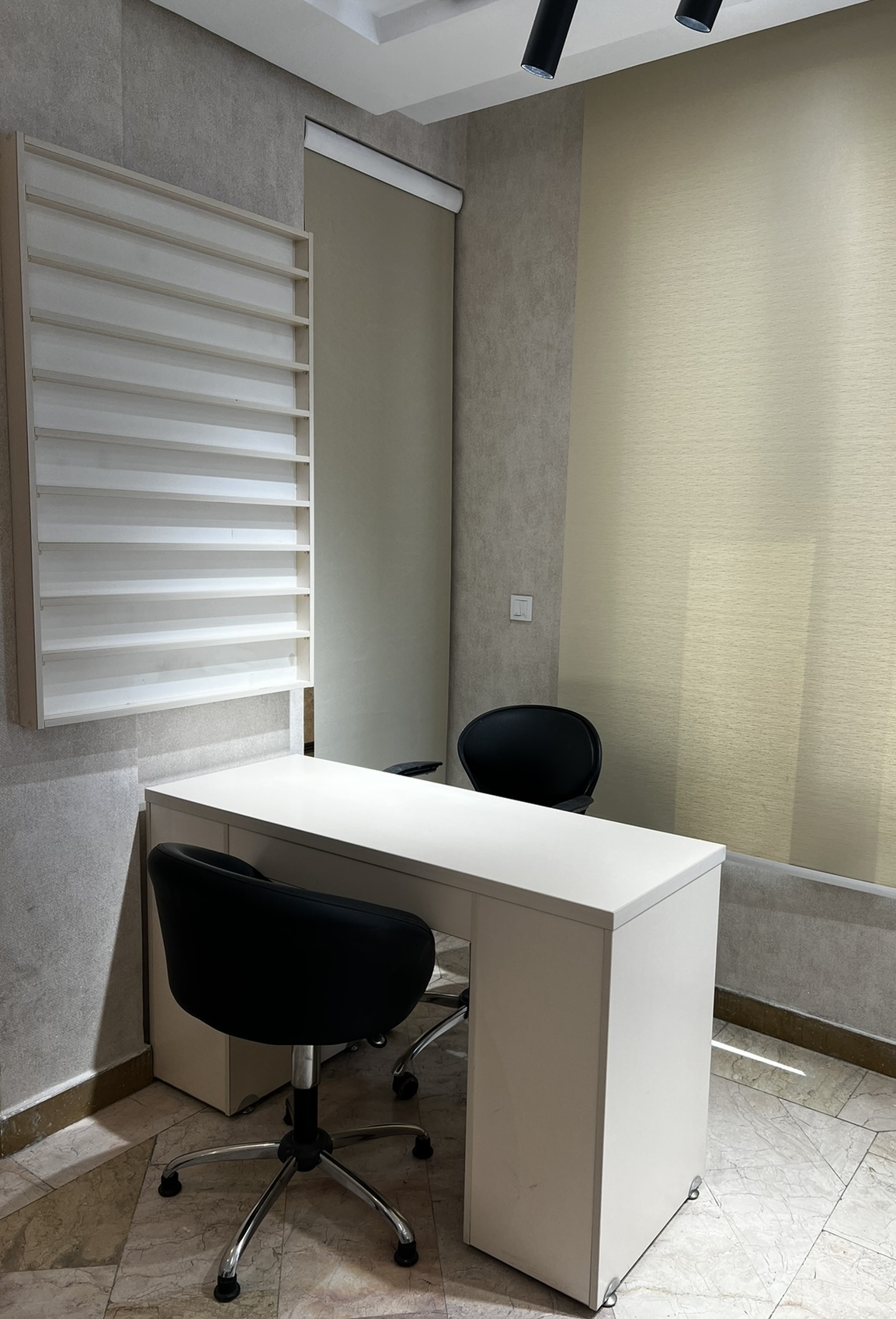 اجاره اتاق، اجاره میز ناخن