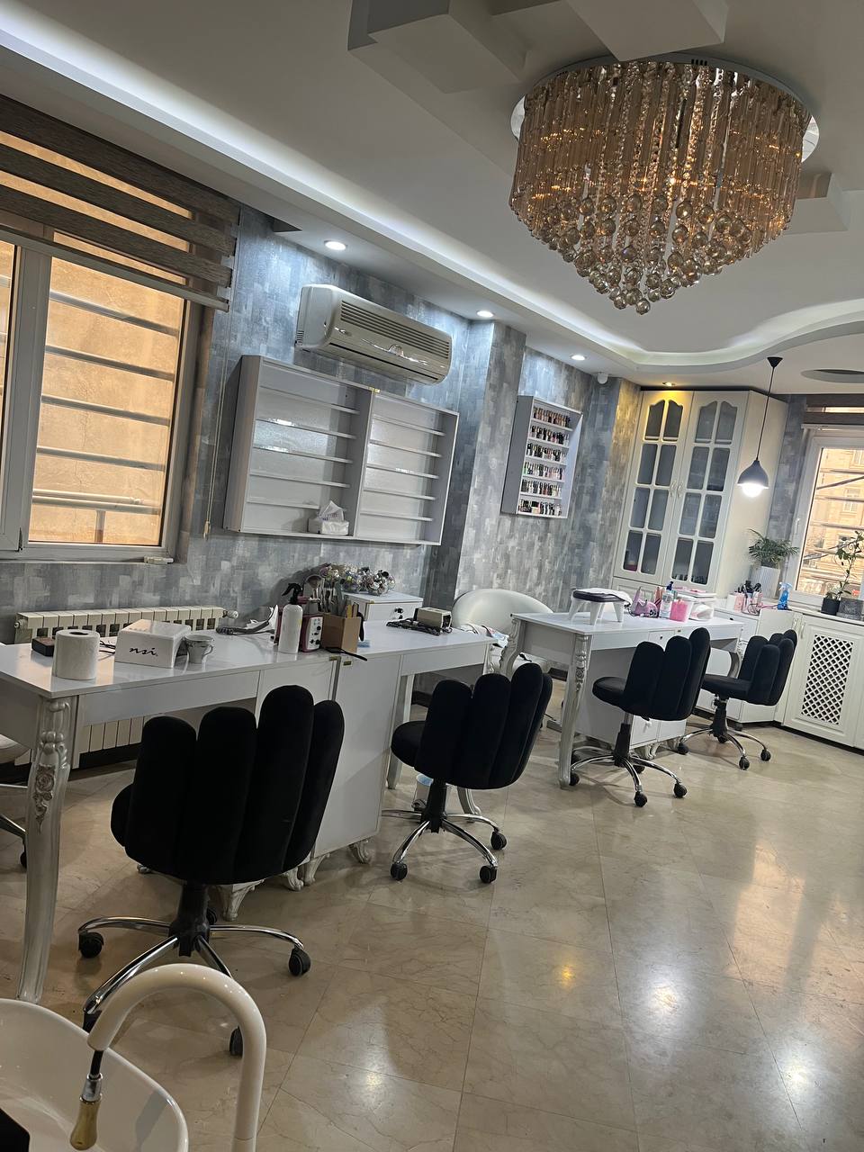 اجاره میز ناخن در مرکز تخصصی مژه و ناخن