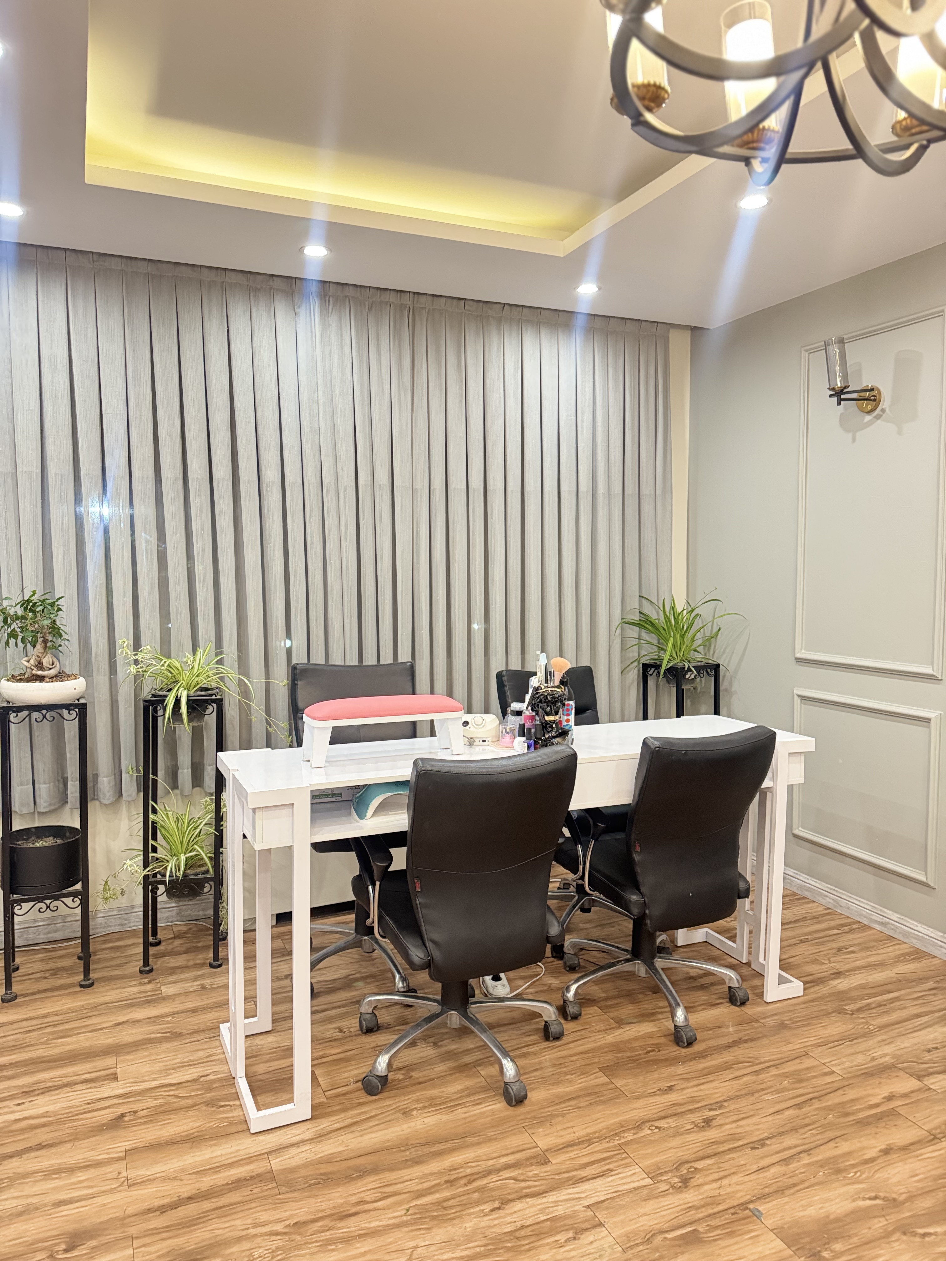 اجاره تخت مژه و میز ناخن