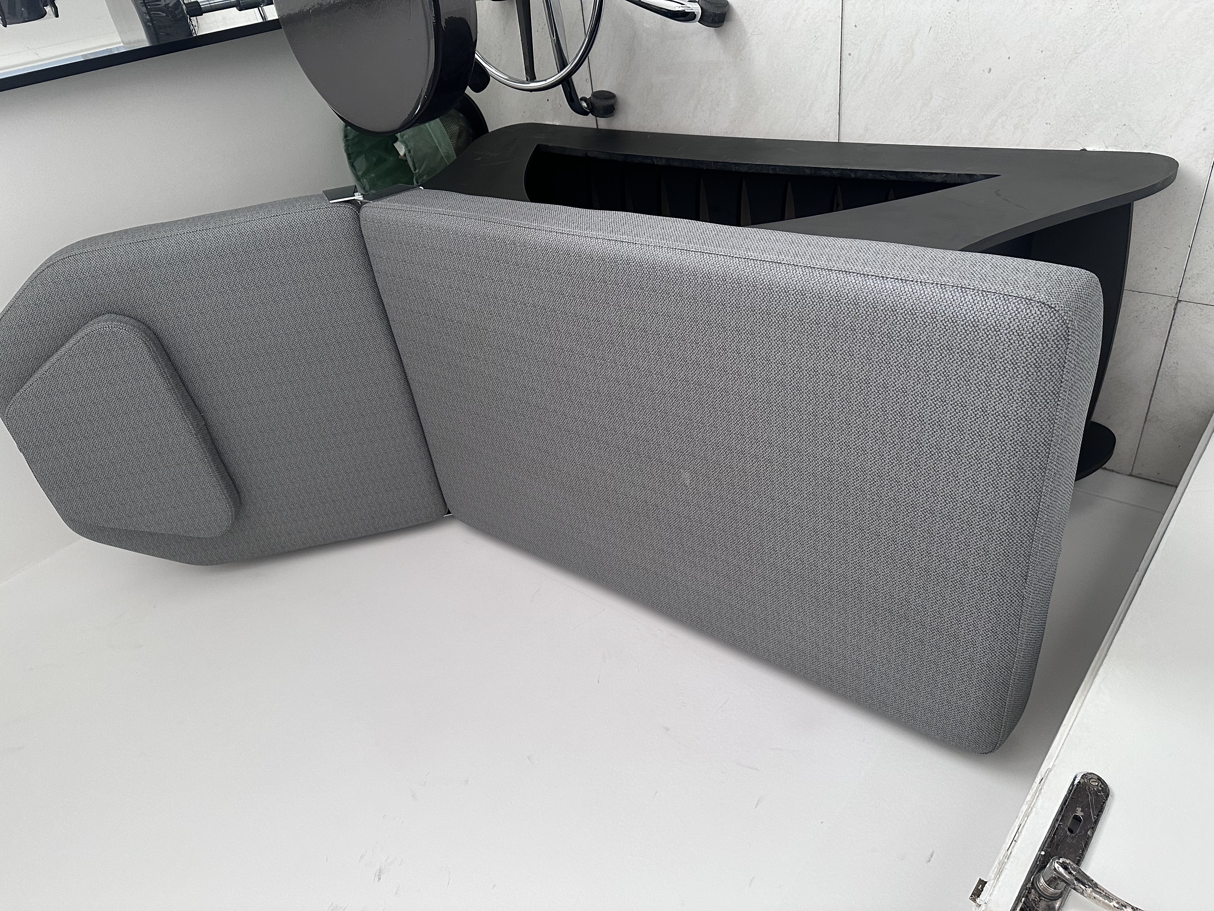 اجاره تخت مژه در بهترین لوکیشن غرب