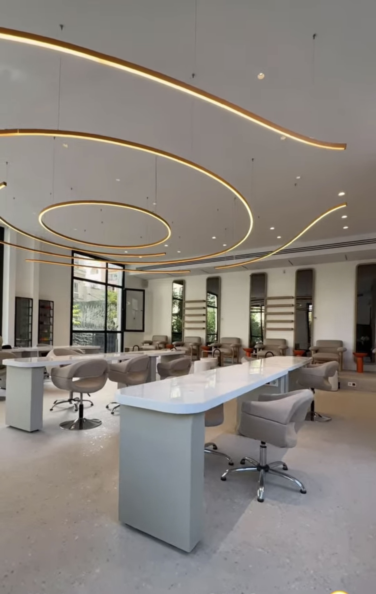 ناخنکار و دستیار ناخن