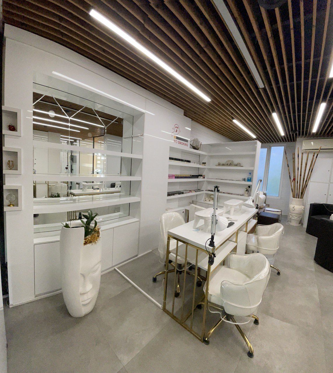 استخدام ناخنکار،پدیکوریست،کوپکار،اصلاح صورت و ابرو