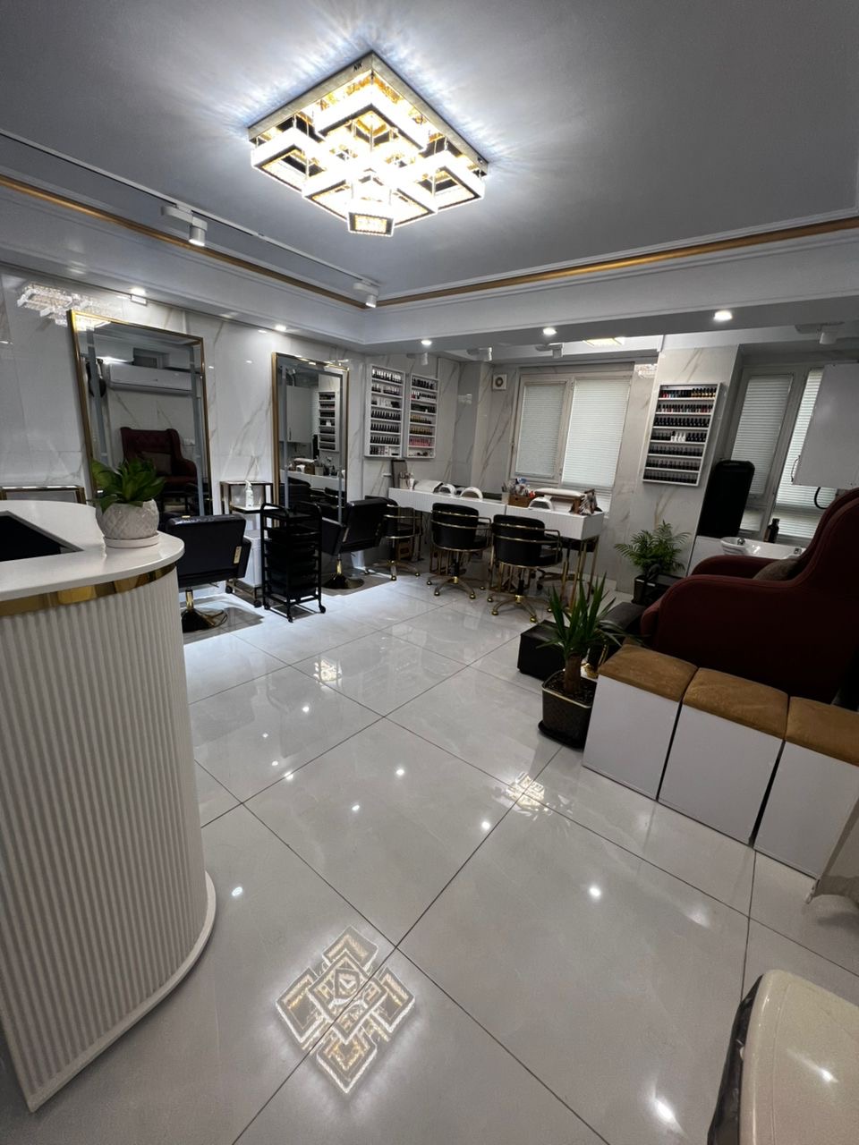 اجاره میزناخن وصندلی کوپ به پرسنل فول مشتری