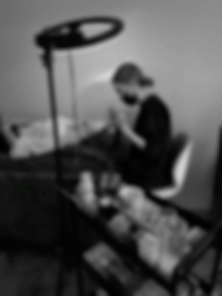 استخدام مژه کار 