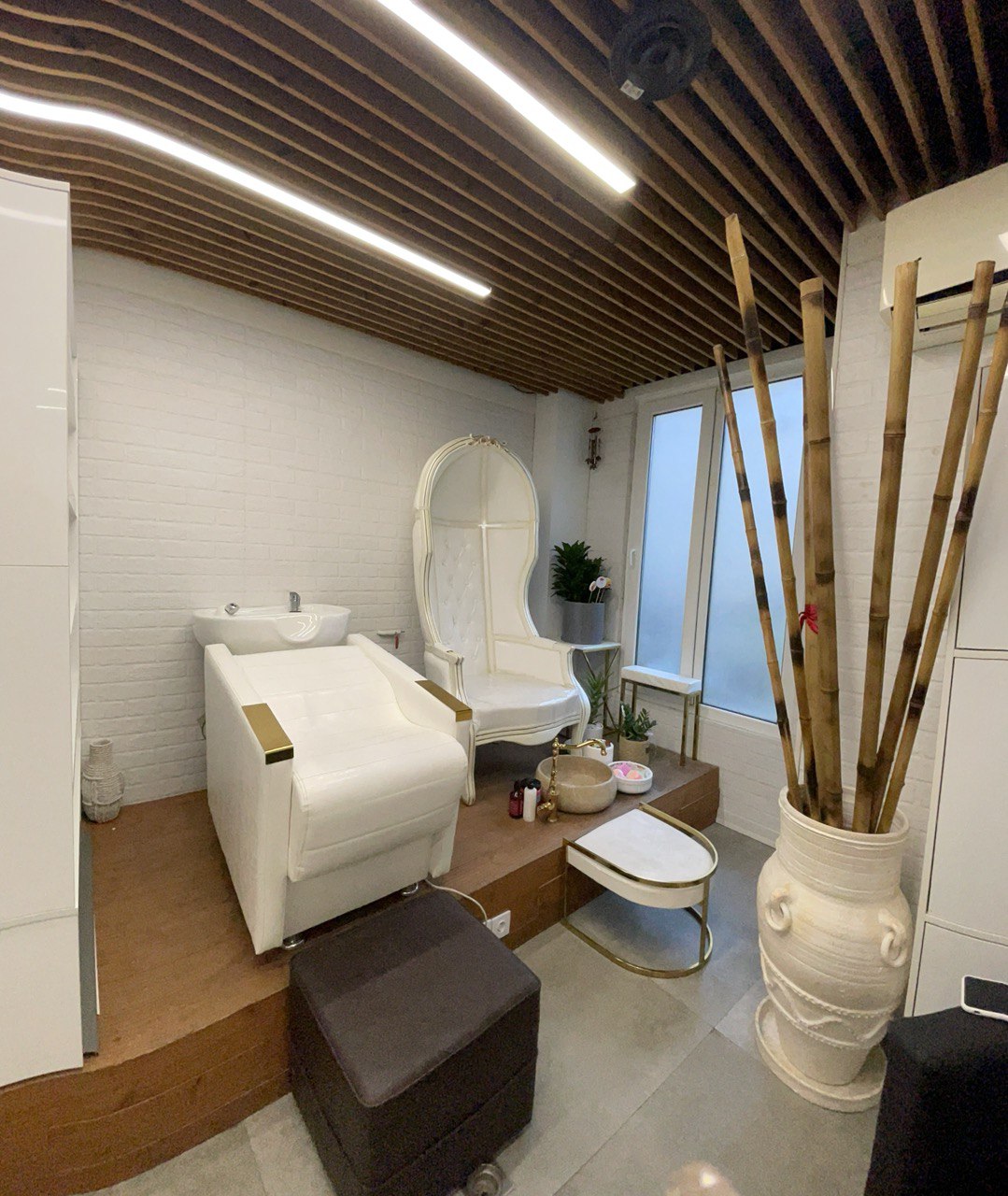 استخدام ناخنکار،پدیکوریست،کوپکار،اصلاح صورت و ابرو