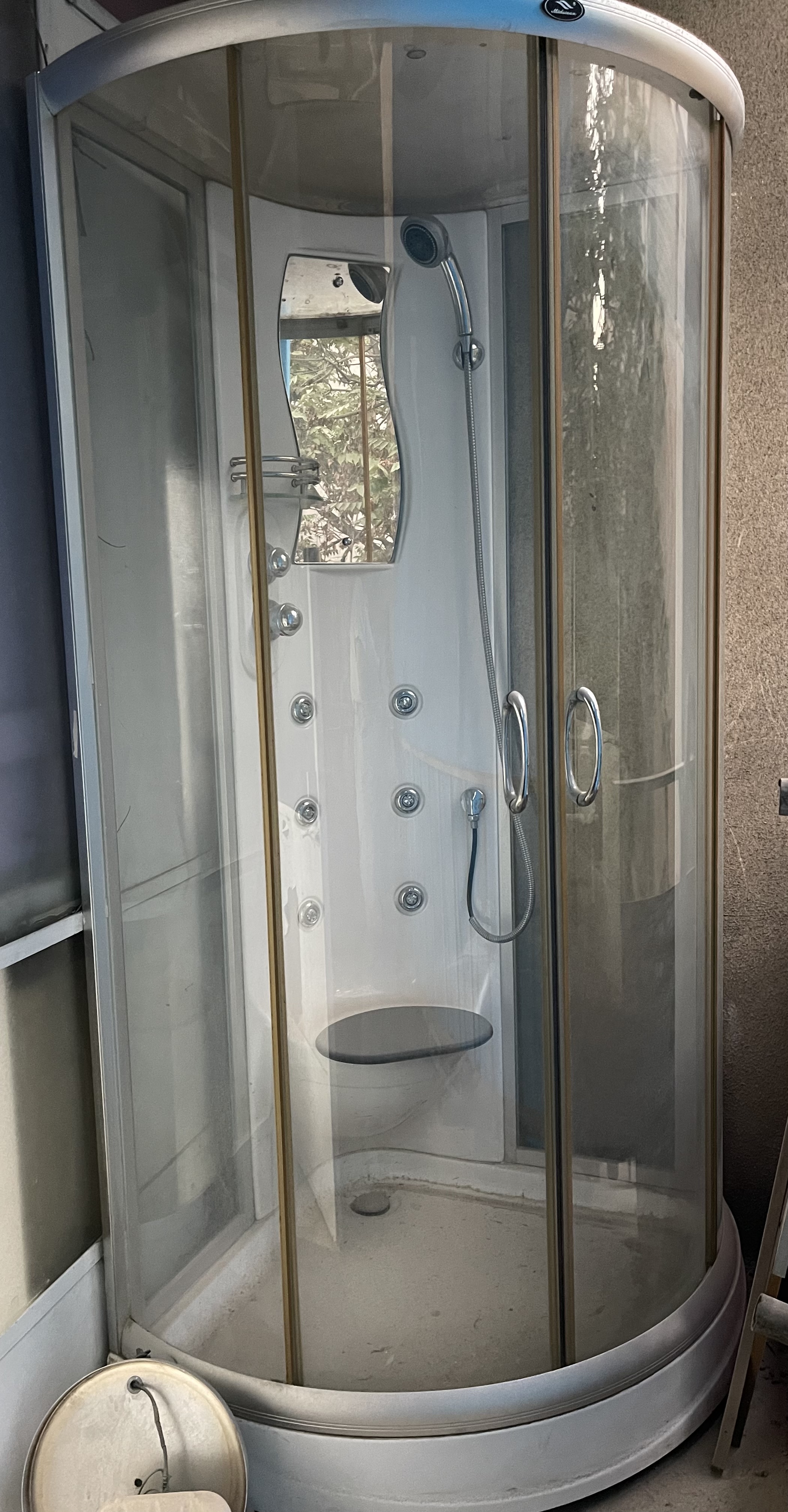 دکور سالن زیبایی همراه 5 اینه .کابین حمام با جکوزی