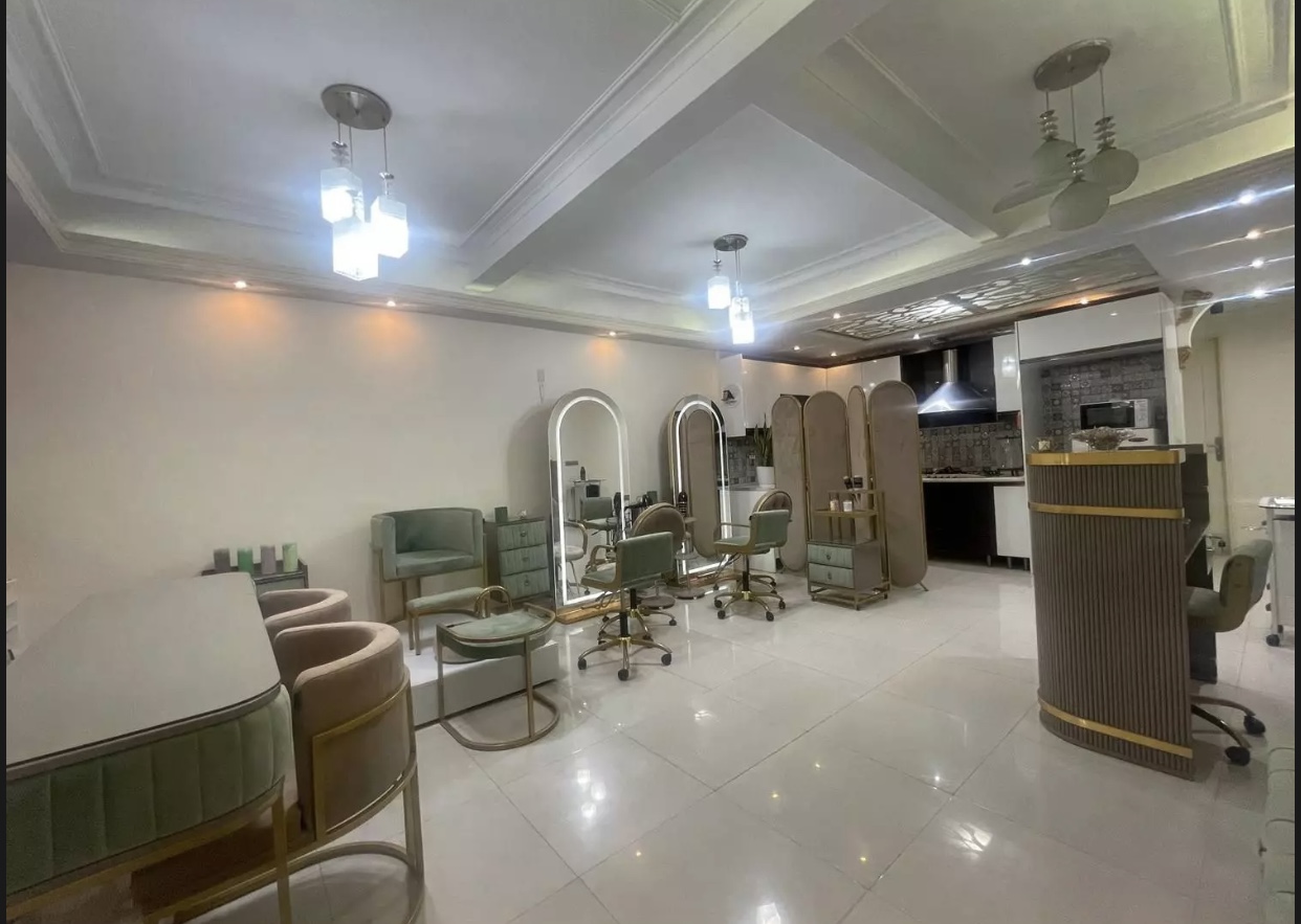 مژه کار چرخشی و اجاره صندلی رنگ