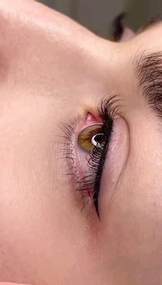 مدل میکروبلیدینگ  خط چشم و شیدینگ لب توسط مستر