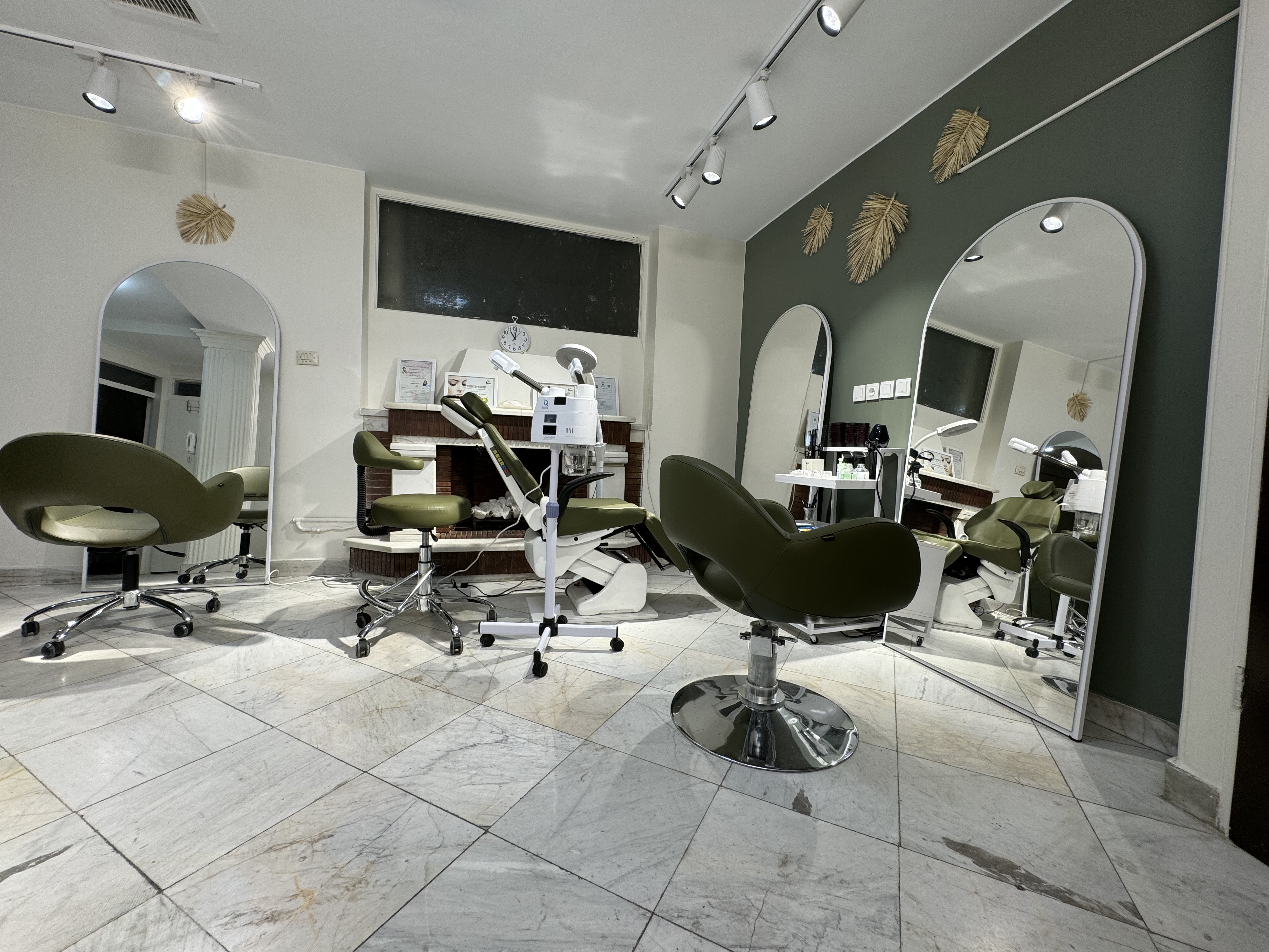 اجاره صندلی ساعتی در محیط حرفه ای،ارام و صمیمی