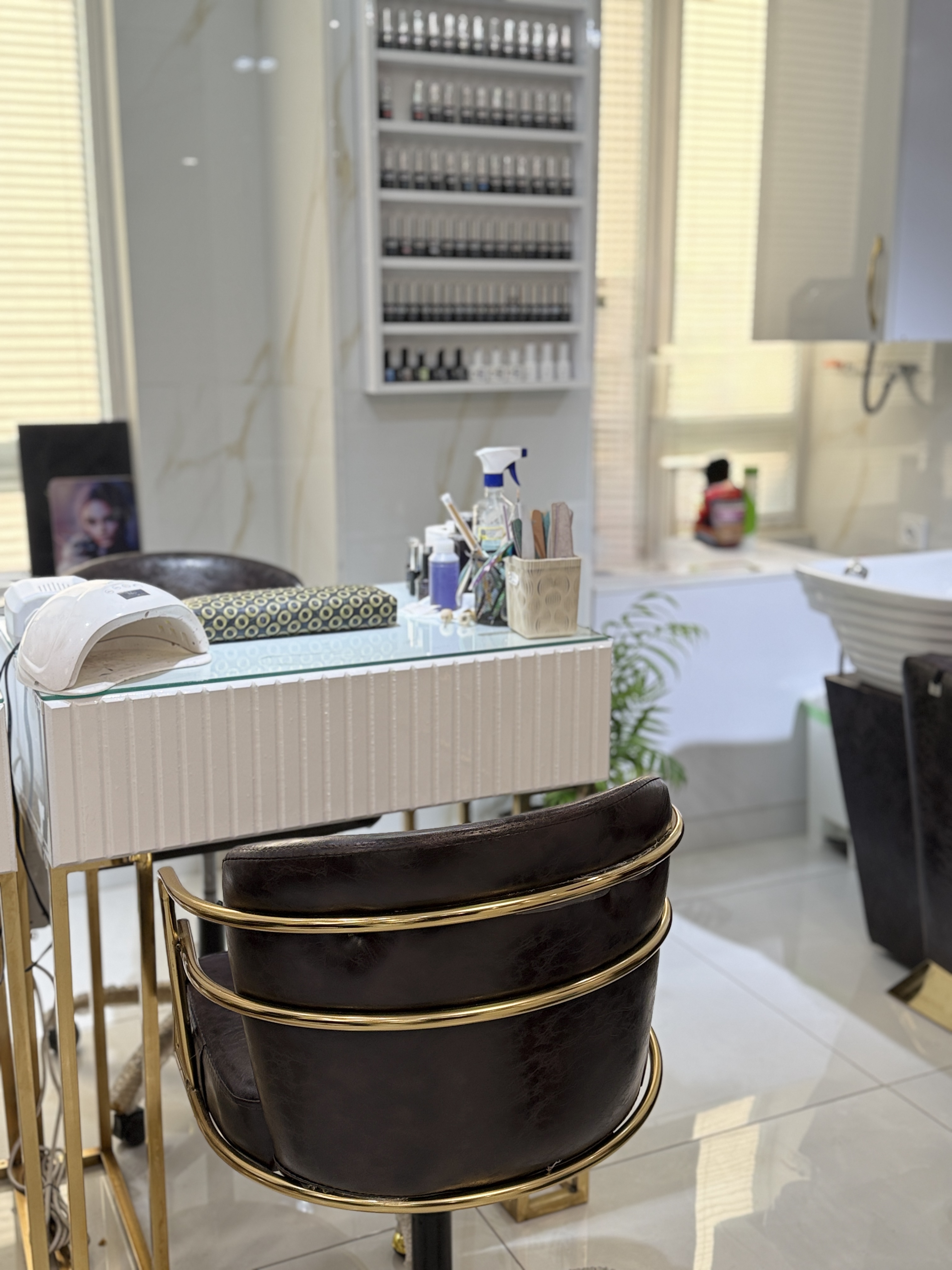 اجاره میزناخن وصندلی کوپ به پرسنل فول مشتری