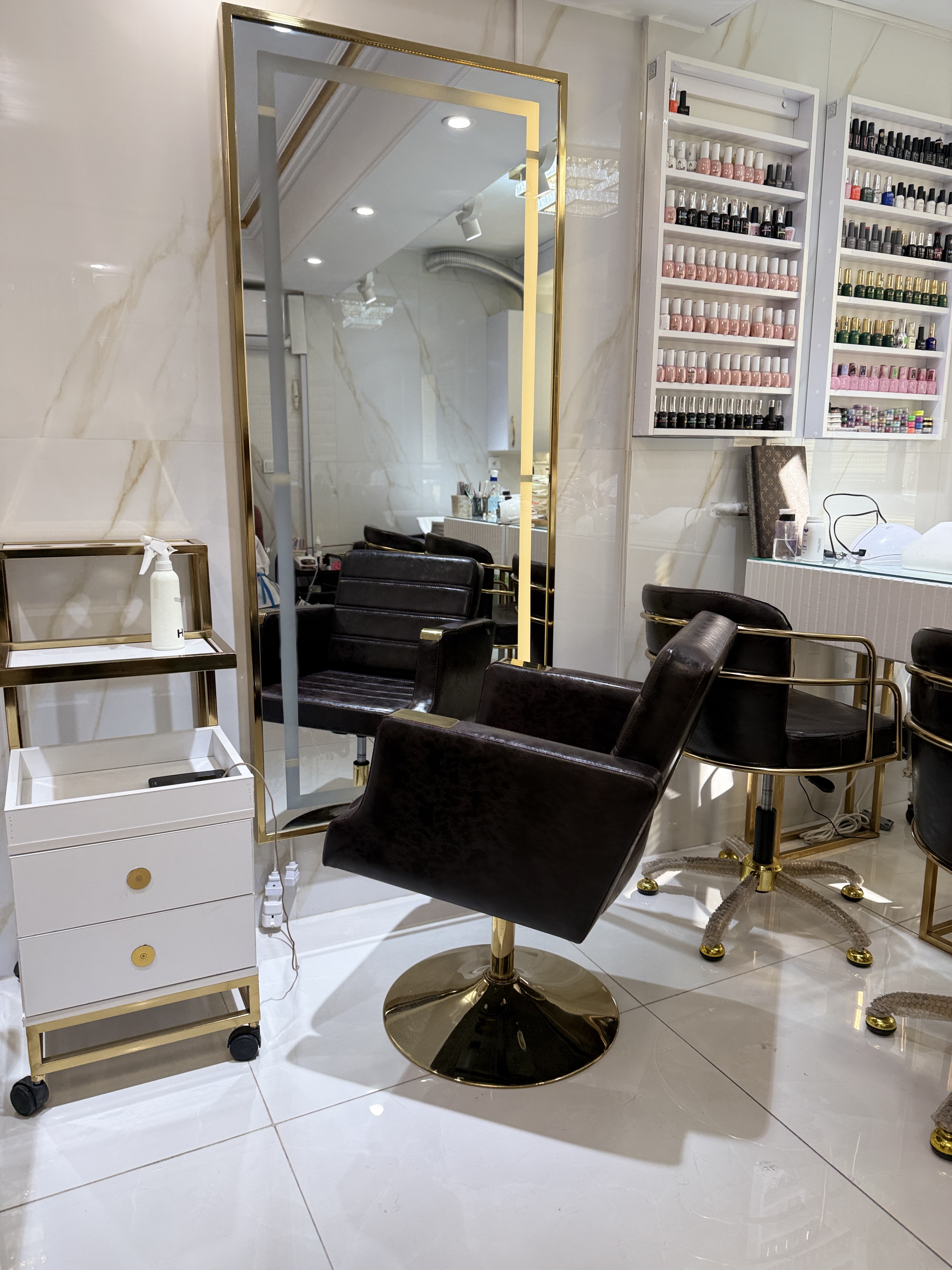 اجاره میزناخن وصندلی کوپ به پرسنل فول مشتری