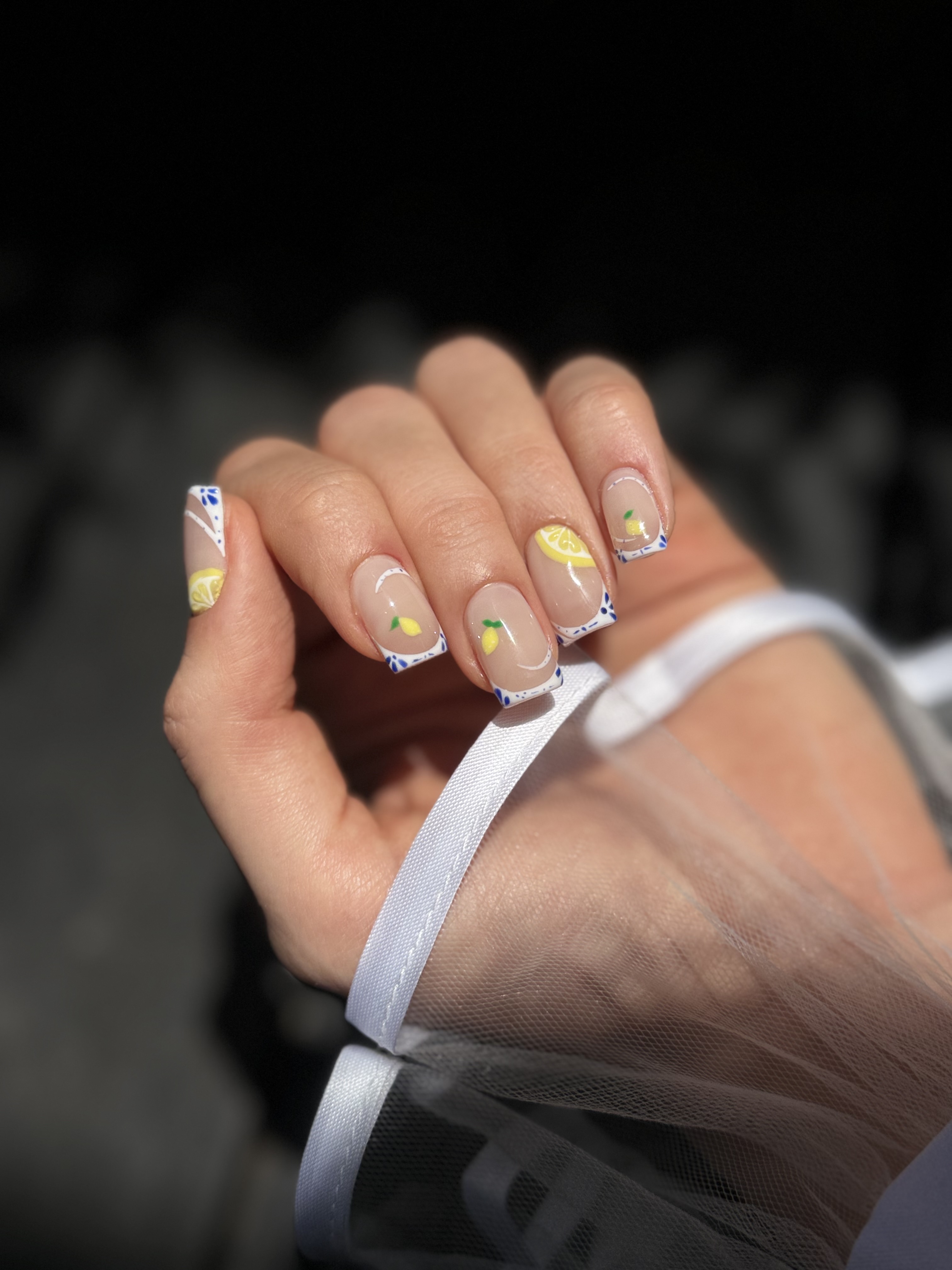 دستیار حرفه ای ناخن. پدیکوریست. ادمین حرفه ای 