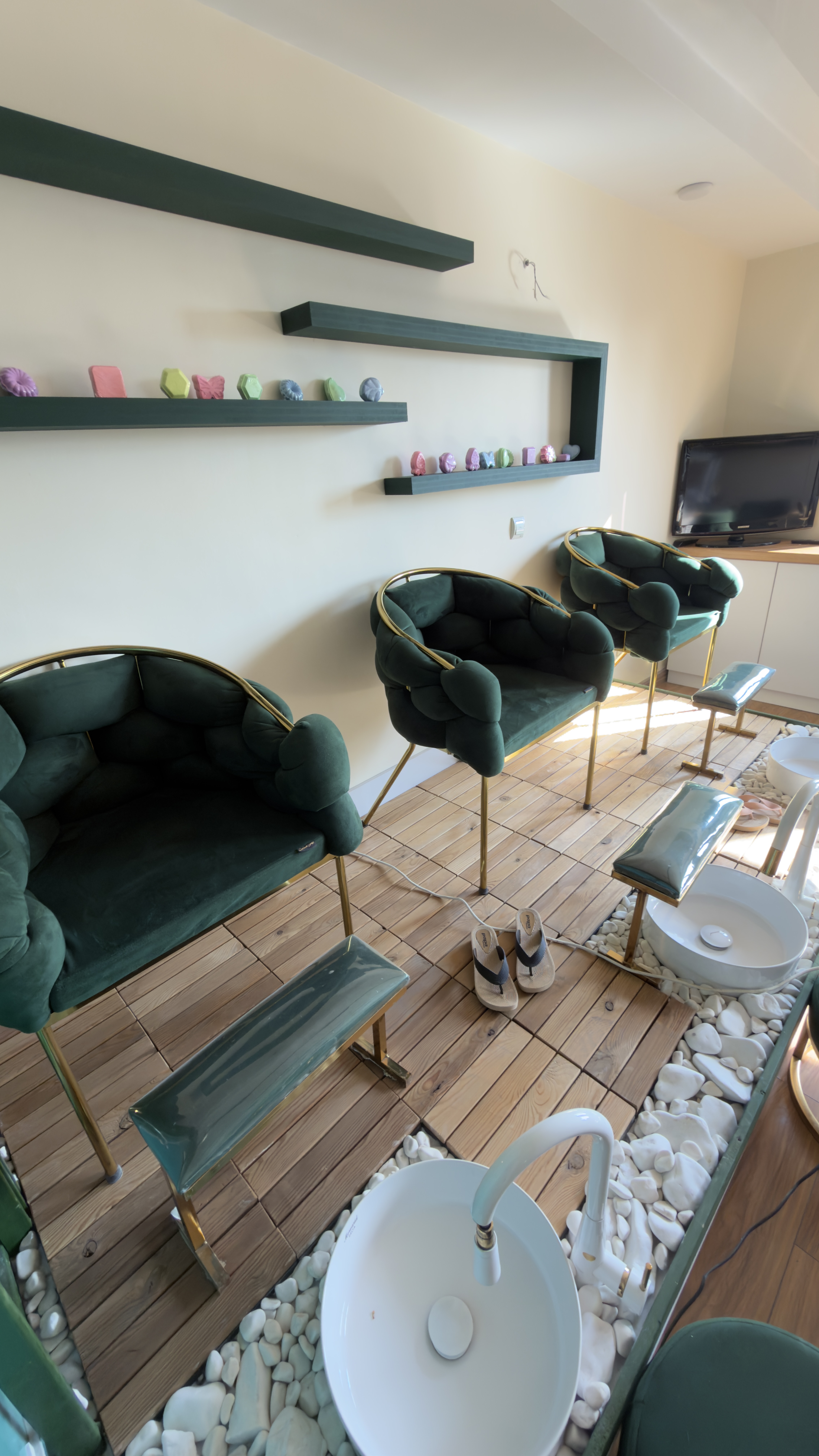 سالن زیبایی تیادورا