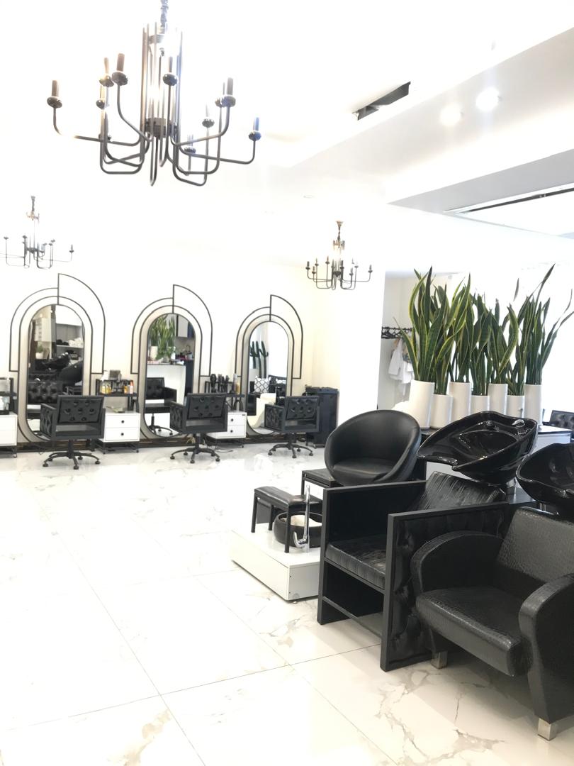 اجاره فوری اتاق،میز ناخن و صندلی در برج تشریفات