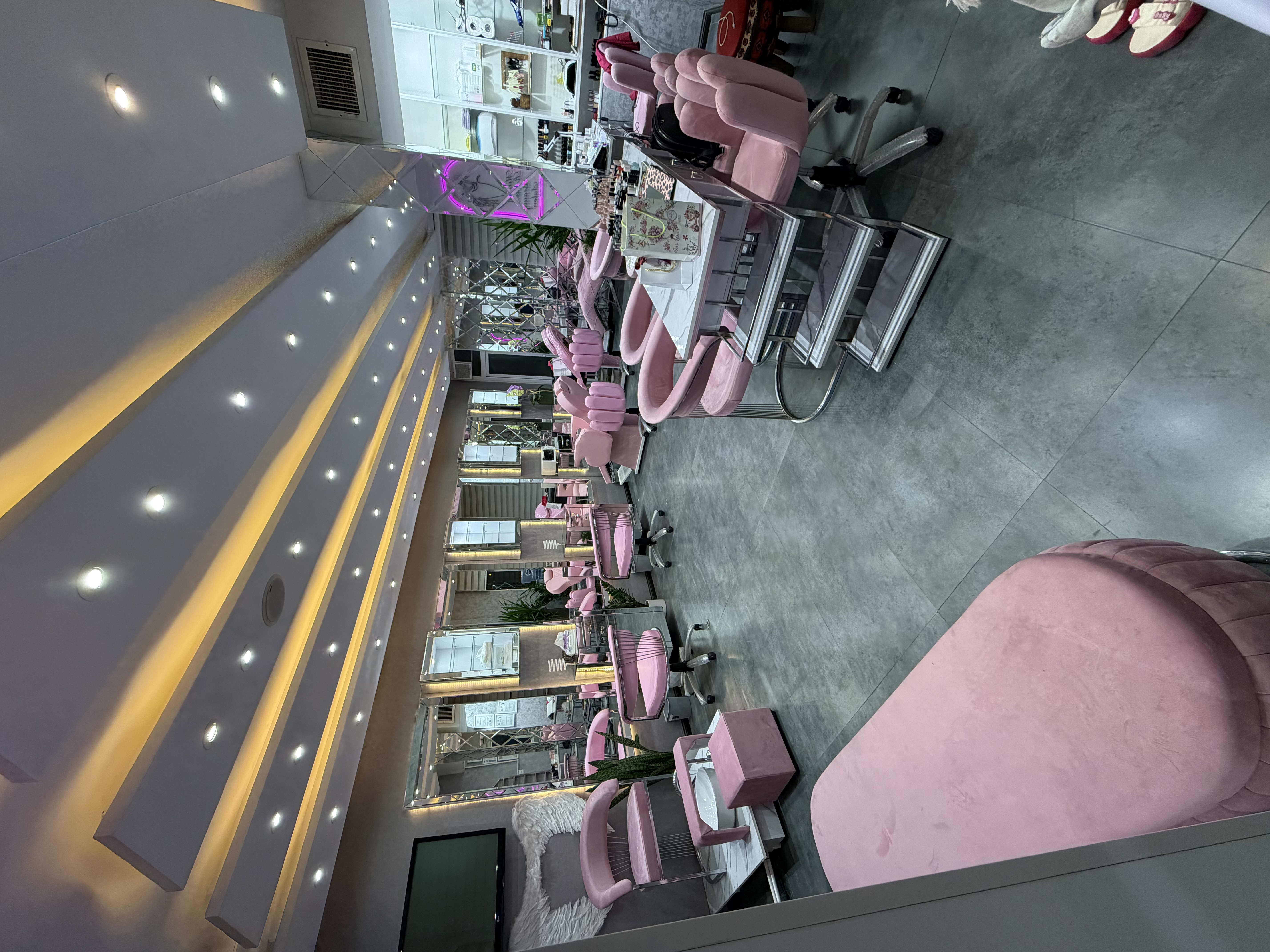 دعوت به همکاری در سالن زیبایی مینا روایی