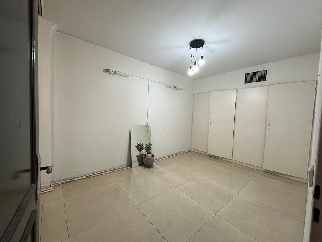 اجاره اناق13 متری و 6 متری، میز ناخن و تخت مژه