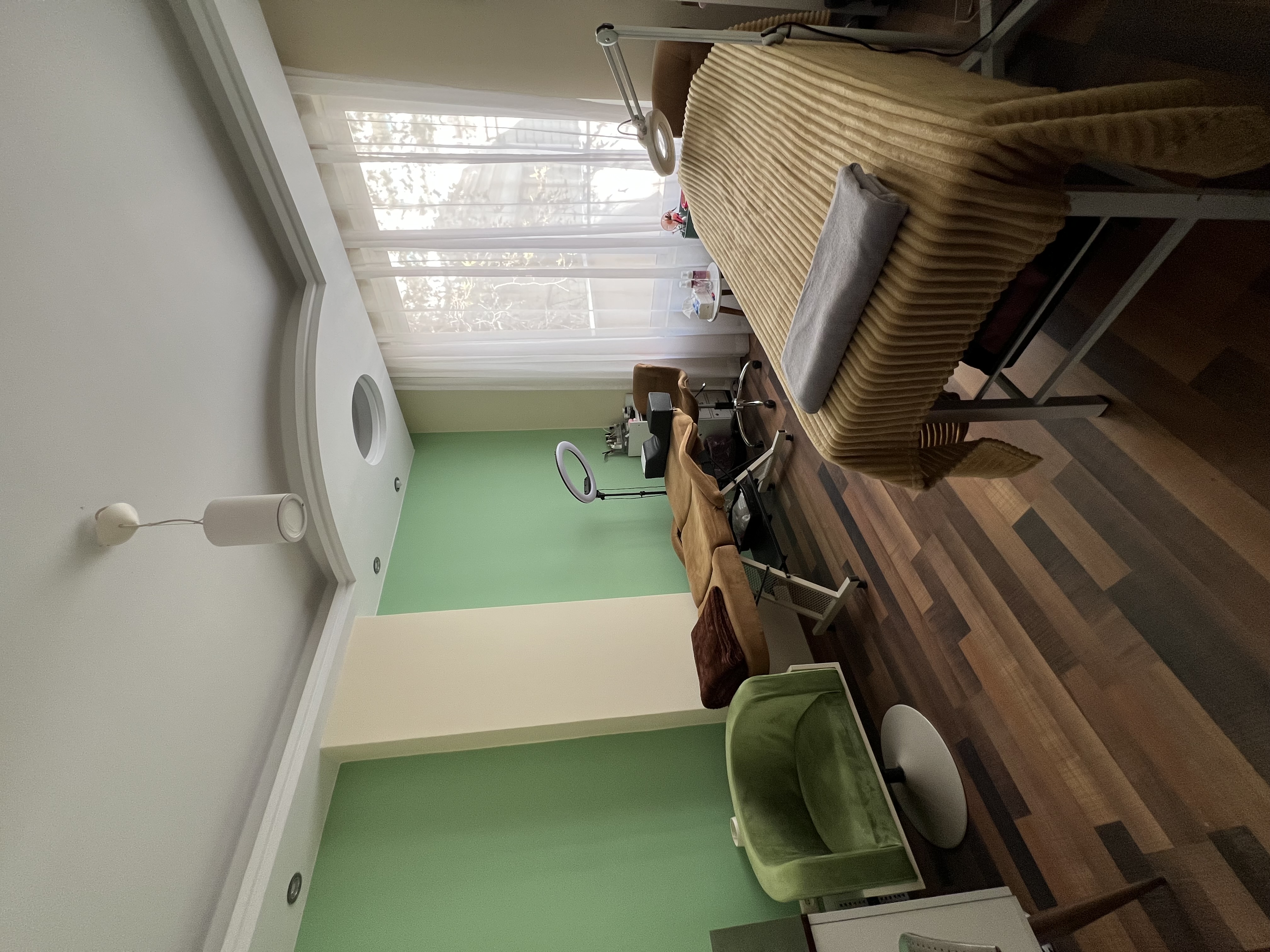 جذب نیرومیکاپ و ناخن / اجاره صندلی