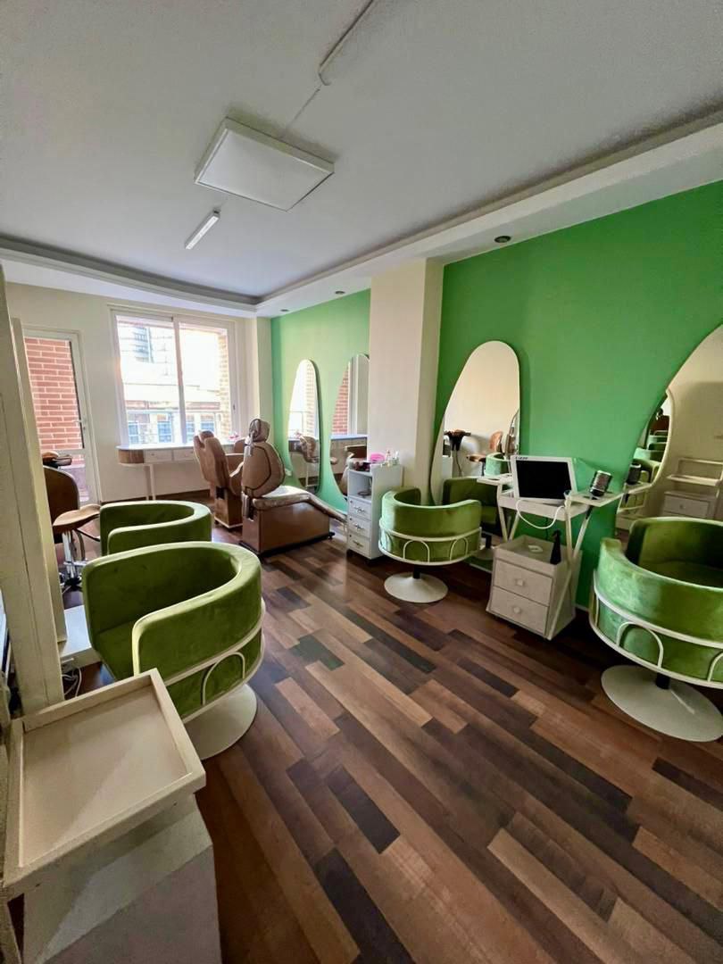 جذب نیرومیکاپ و ناخن / اجاره صندلی