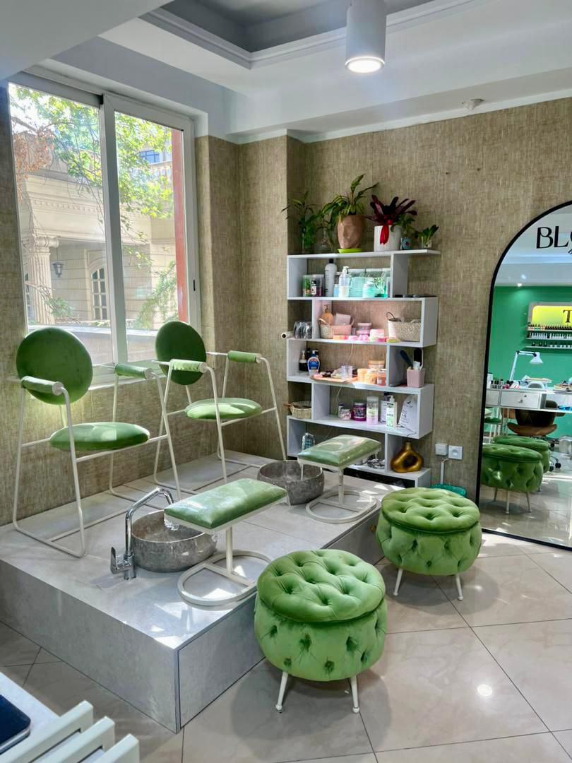 جذب نیرومیکاپ و ناخن / اجاره صندلی